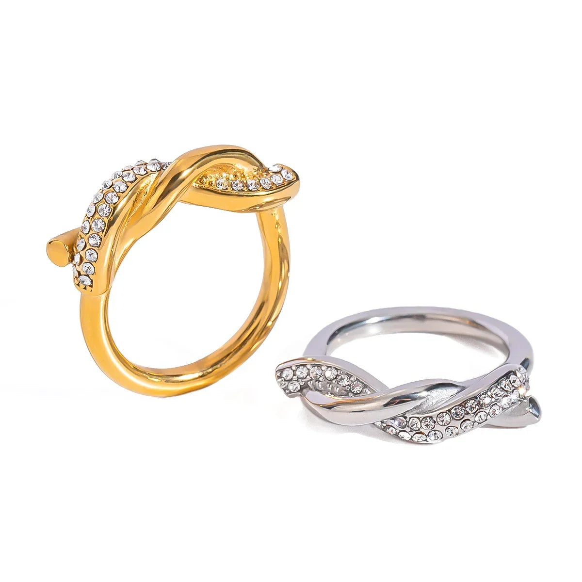 Bague entrelacée avec accents de diamants