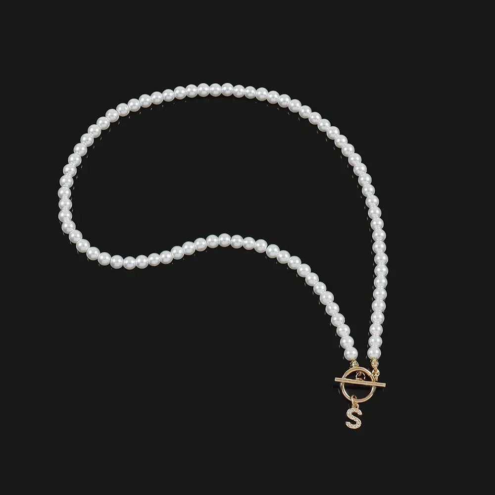 Collier perles avec initiale plaqué or 18K