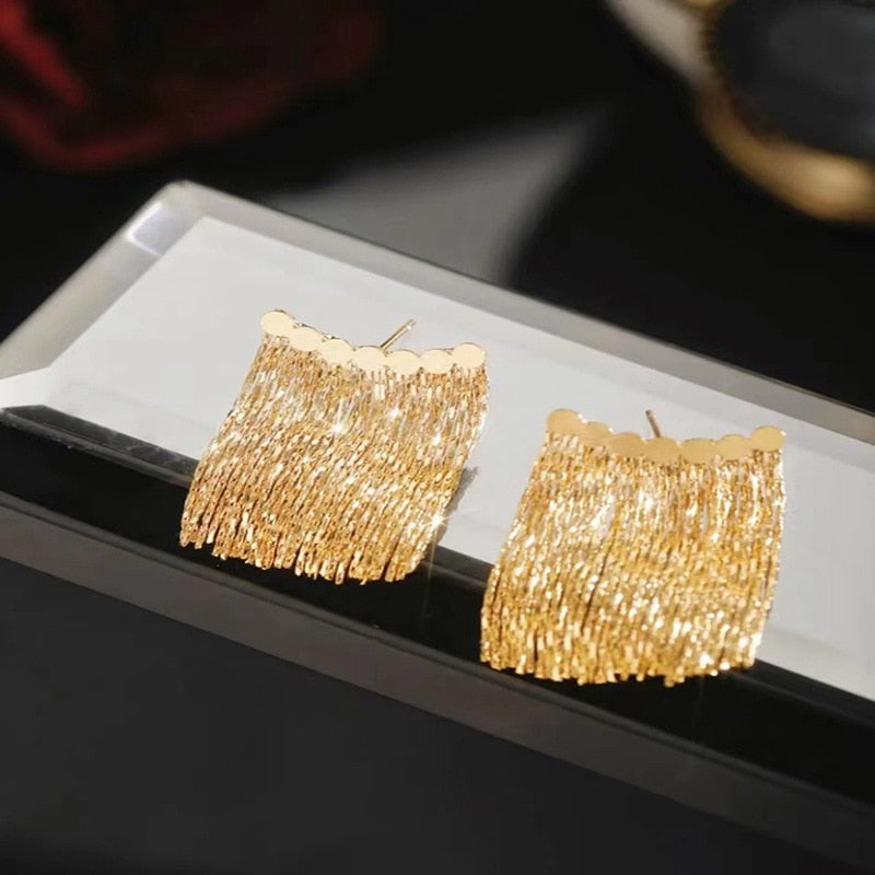 Boucles d'oreilles à pompons dorés