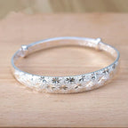 Bracelet argenté en forme d'étoile