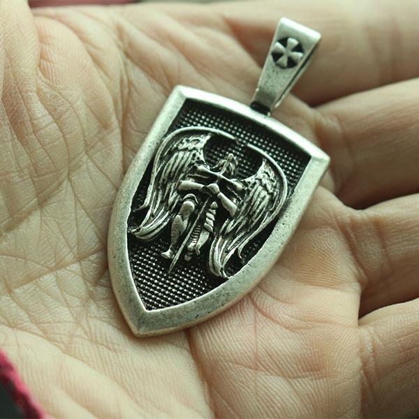 Collier pendentif Saint Michel