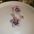 Boucles d'oreilles asymétriques en cristal fleur d'hibiscus