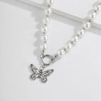 Collier ras-de-cou pendentif papillon et perles