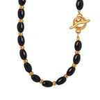 Collier bohème perles noires et fermoir doré