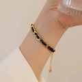 Bracelet en cuir tressé, chaîne dorée et noire