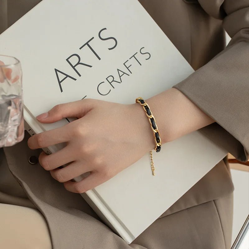 Bracelet en cuir tressé, chaîne dorée et noire