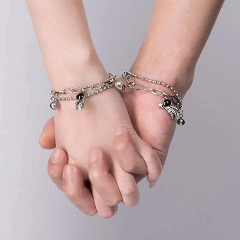 Ensemble de bracelets magnétiques cœur astronaute pour couples