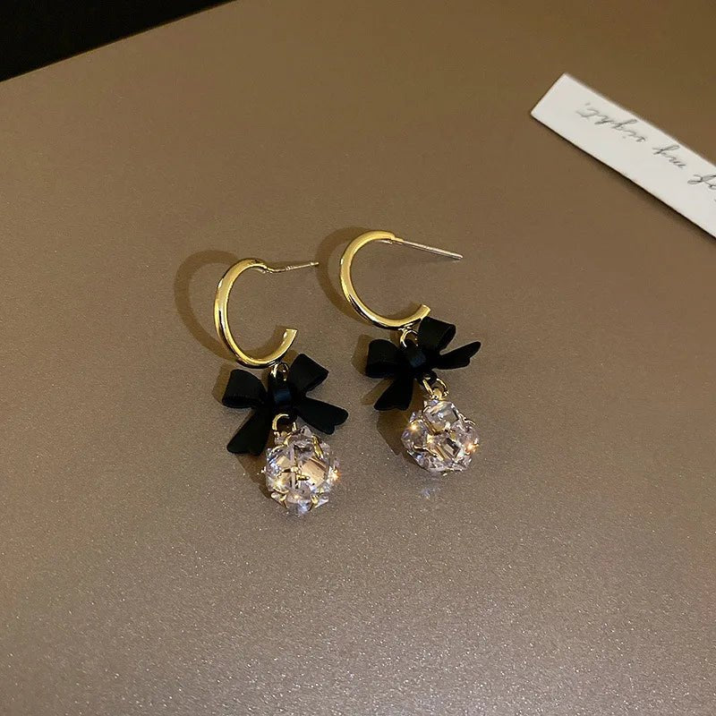 Boucles d'oreilles pendantes nœud et diamant