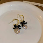 Boucles d'oreilles pendantes nœud et diamant