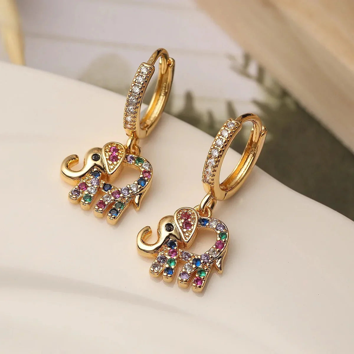 Boucles d'oreilles Éléphant Diamantées Colorées Délicates