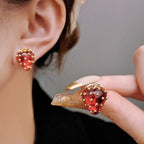 Boucles d'oreilles puces fraise délicates