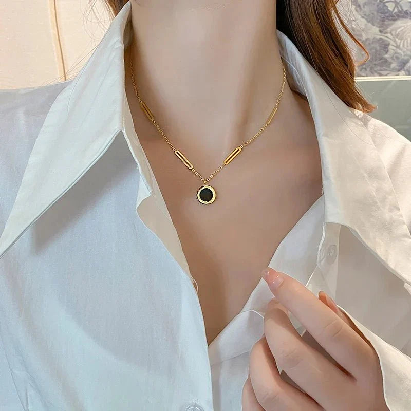 Collier pendentif chiffres romains double face