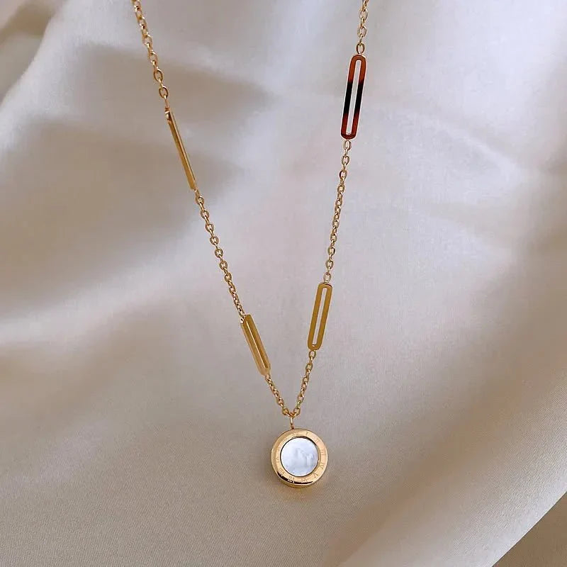 Collier pendentif chiffres romains double face