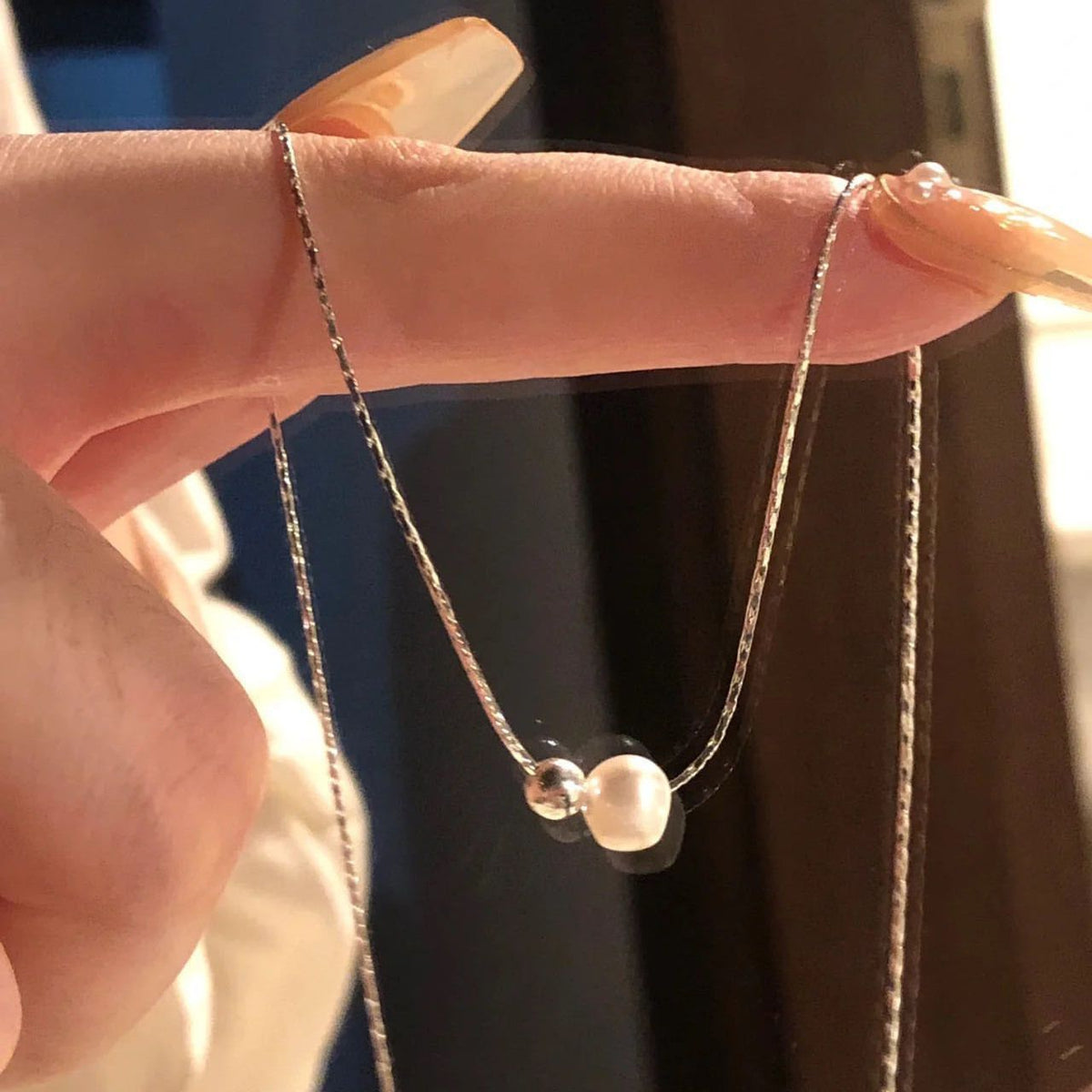 Collier de perles avec pendentif en acrylique