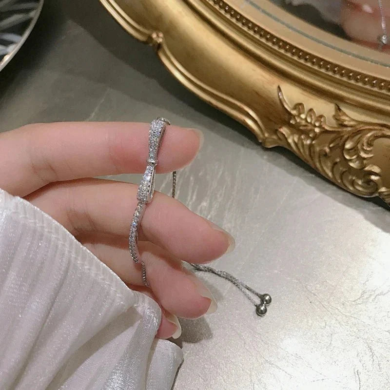 Bracelet élégant avec nœud en diamant
