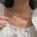 Collier ras-de-cou avec fermoir papillon en cristal doré
