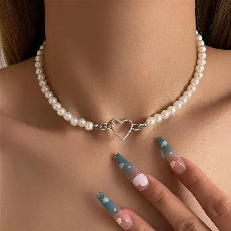 Collier ras-du-cou perles et cœur