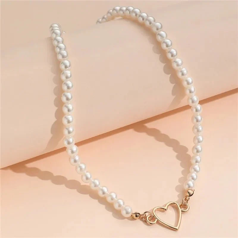 Collier ras-du-cou perles et cœur