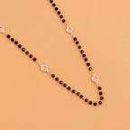 Collier à couches en cristal noir