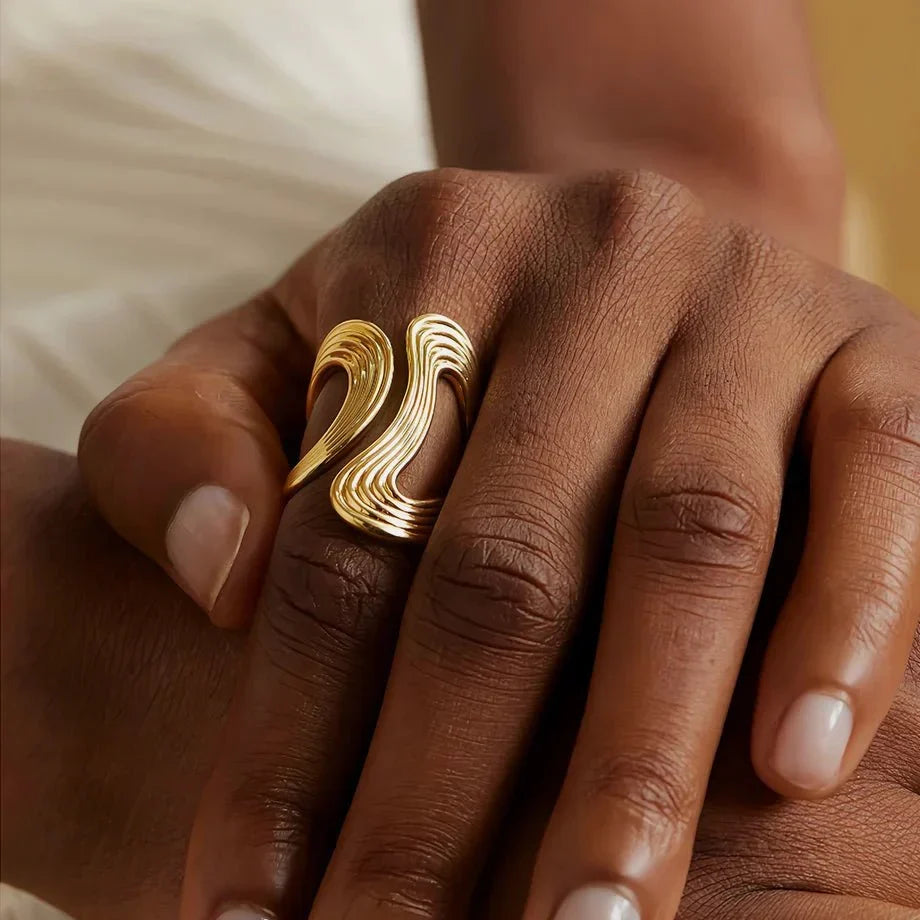 Bague texturée spirale moderne