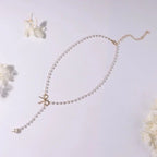 Collier lariat avec perles et nœud délicat