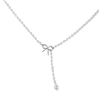 Collier lariat avec perles et nœud délicat