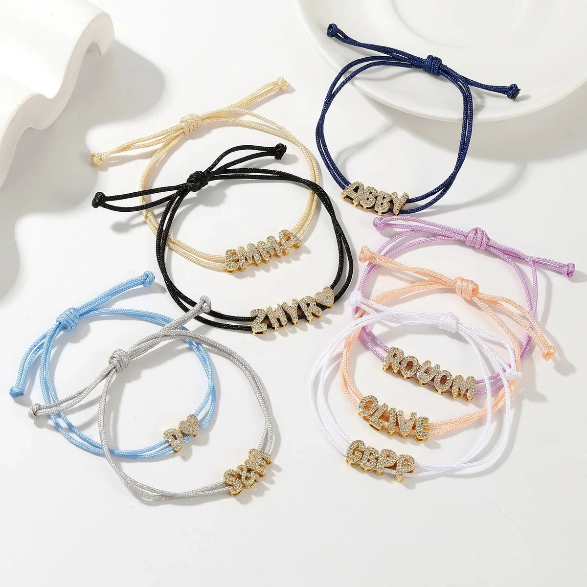 Bracelet à corde superposée avec nom personnalisé et diamants