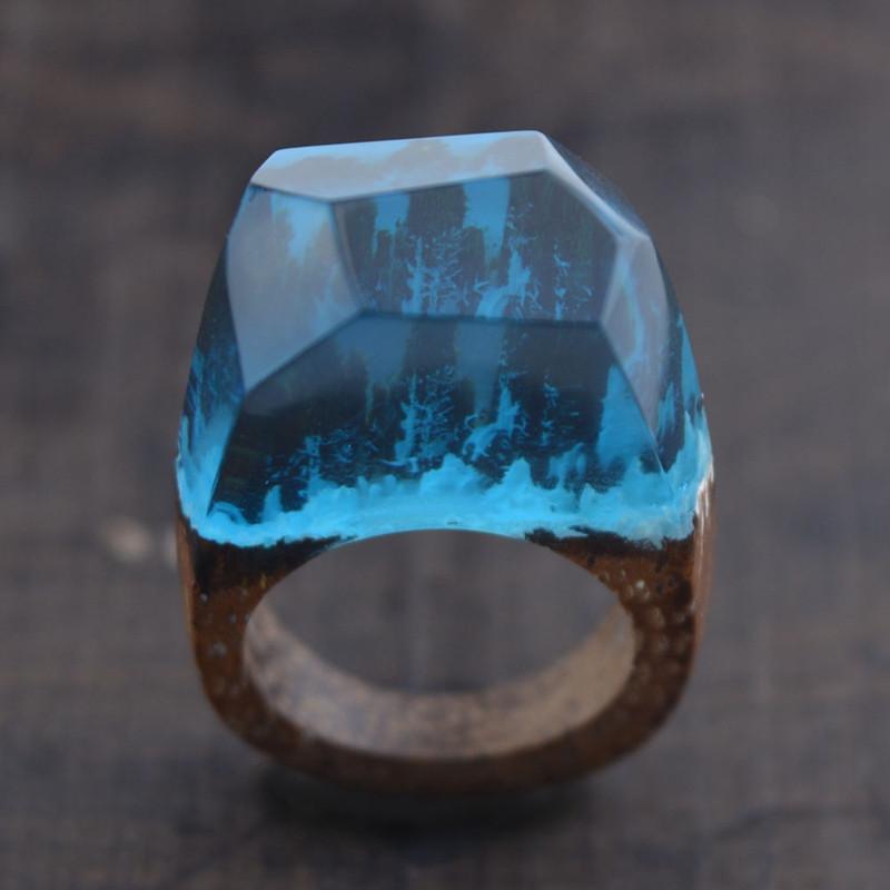 Bague artisanale en bois et résine