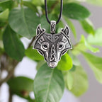 Collier tête de loup nordique