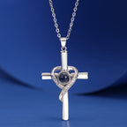 Collier croix avec projection "Je t'aime" en 100 langues