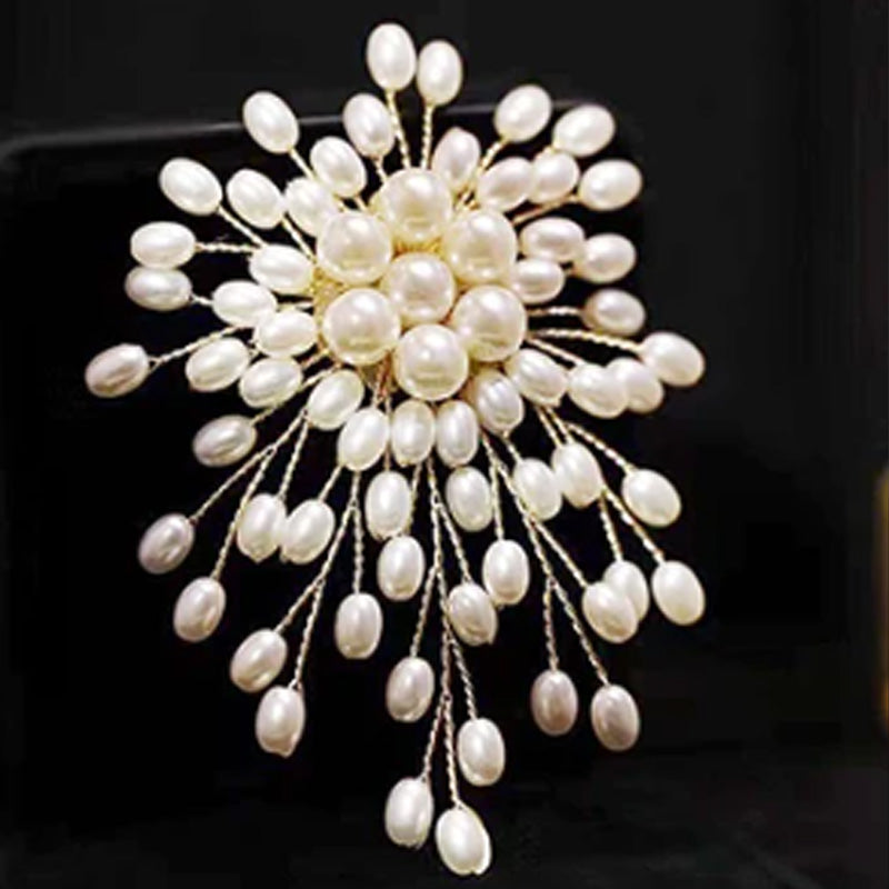 Broche artisanale en perles pour femme