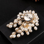 Broche artisanale en perles pour femme